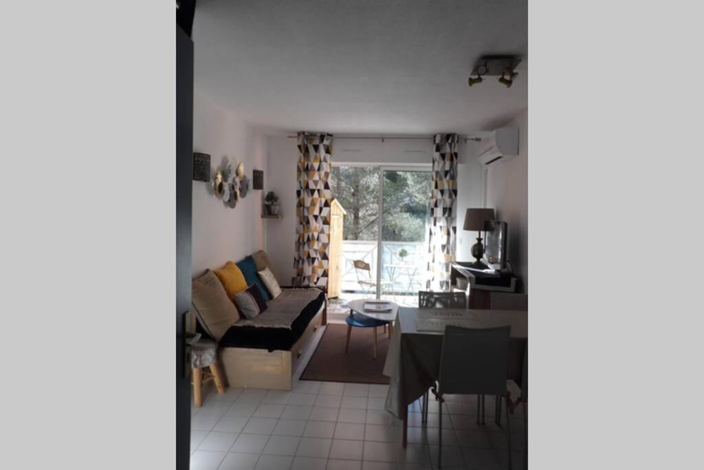 Appartement T2 Dans Residence Avec Piscine Et Tennis Saint-Raphael  Exterior photo